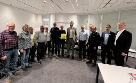 Volksbank Bocholt Stiftung spendet einen Defibrillator an das Ferienwerk